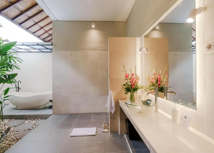Villa Taman Rahasia, Sitara Group